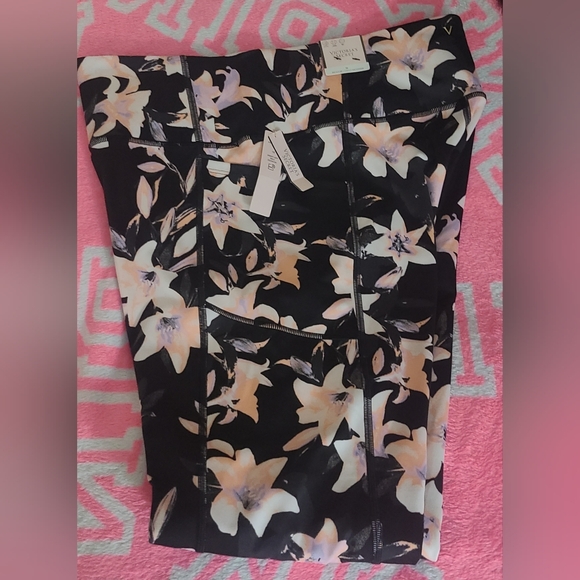 Victoria's Secret NWT Black Floral Incredible Leggings Size 16 High Rise - Picture 6 of 7